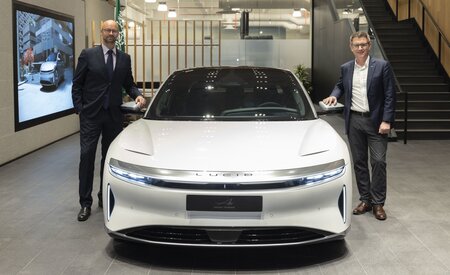 Blacklane global chauffeur service partners with EV company