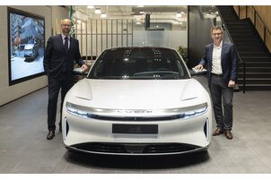 Blacklane global chauffeur service partners with EV company
