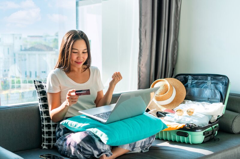 Holiday Extras launches AI travel money assistant with Caxton